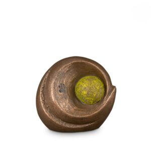 Hondenurn met tennisbal