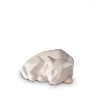 Katten urn mat wit liggend