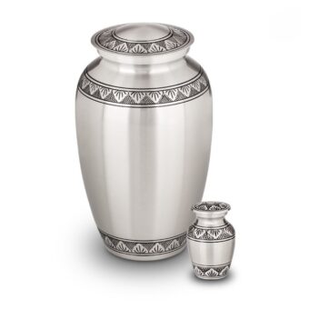 Metaalurn met prachtige zilver look
