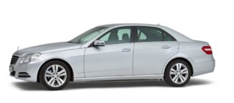 Volgauto 4 personen mercedes